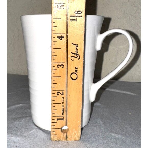 Mikasa Swirl White Bone China Mug Dishwasher & Microwave Safe 18 Oz - Picture 3 of 4